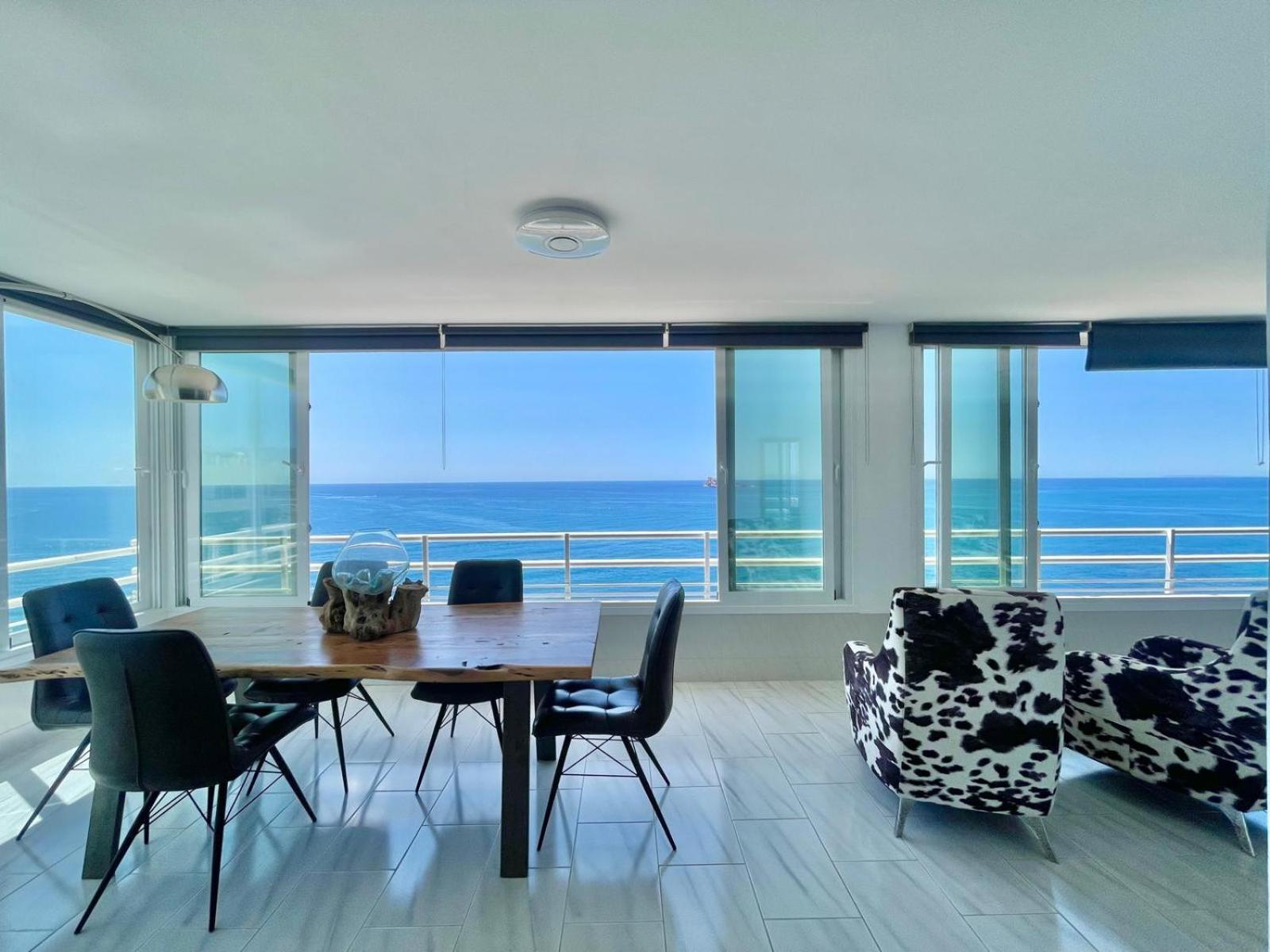 Torre Coblanca Seafront Apartment