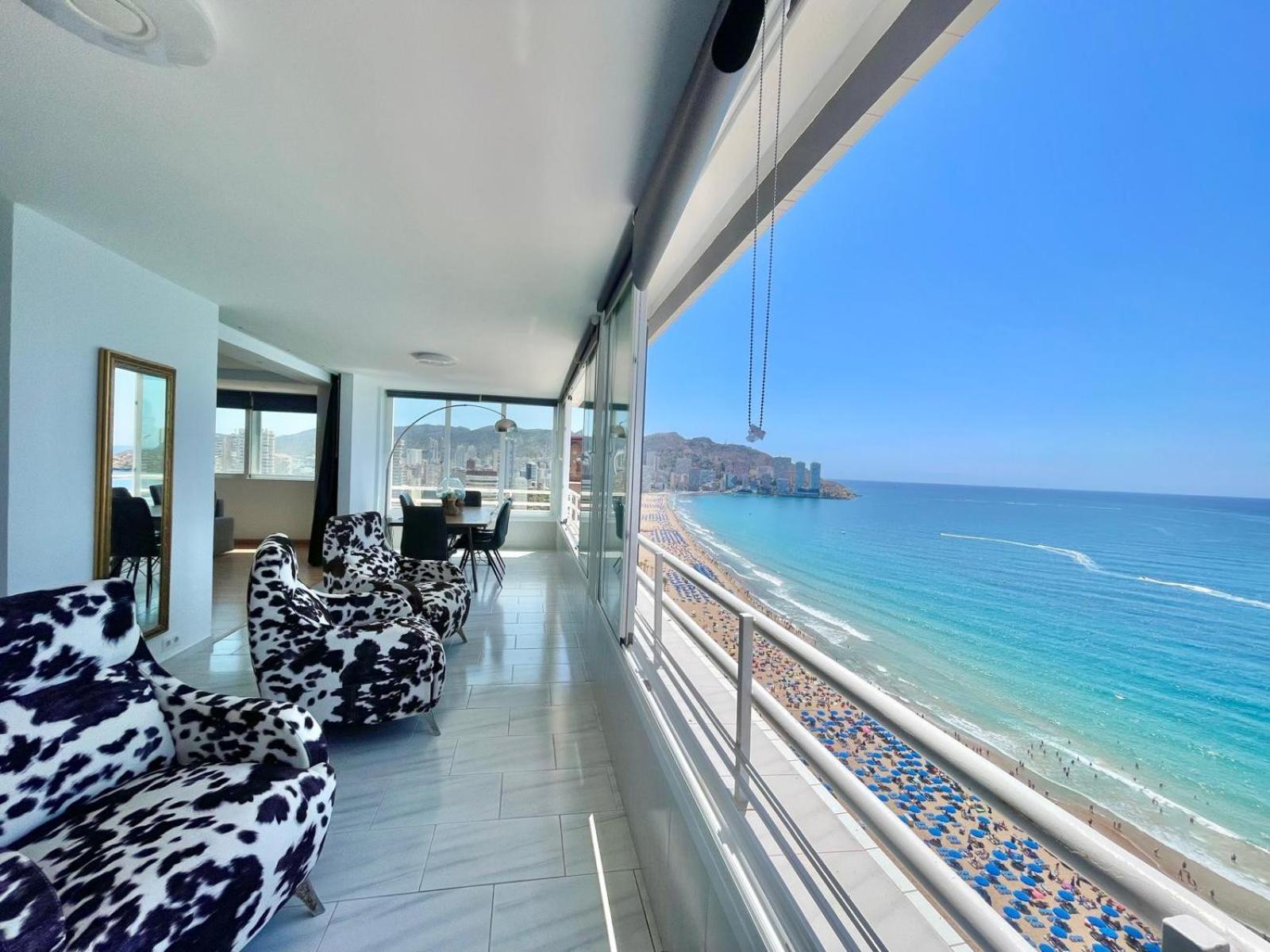 Torre Coblanca Seafront Apartment