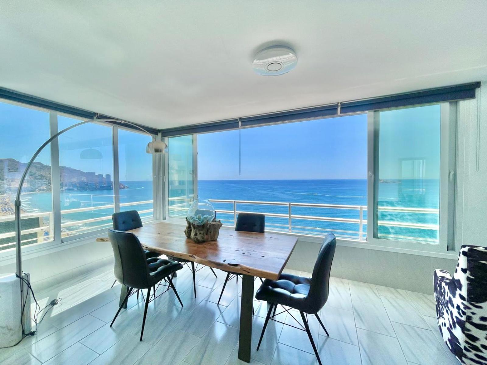 Torre Coblanca Seafront Apartment *