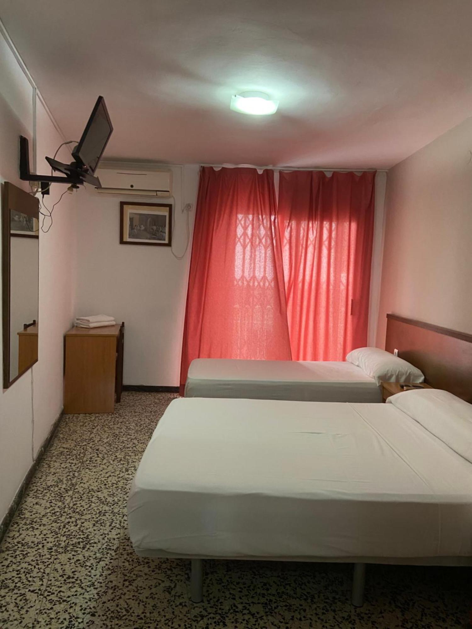 Iris Hotel