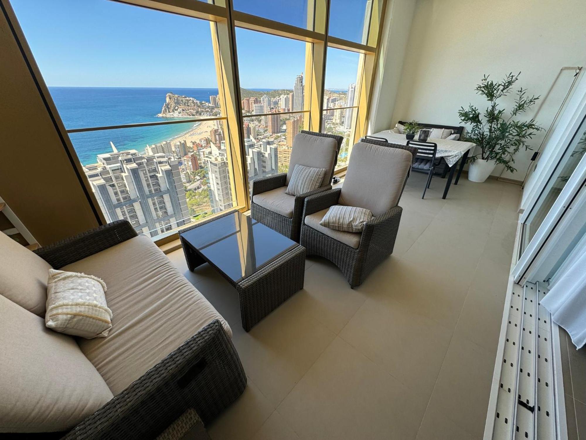 Intempo Sky 26 Floor Seaview Apartment Benidorm