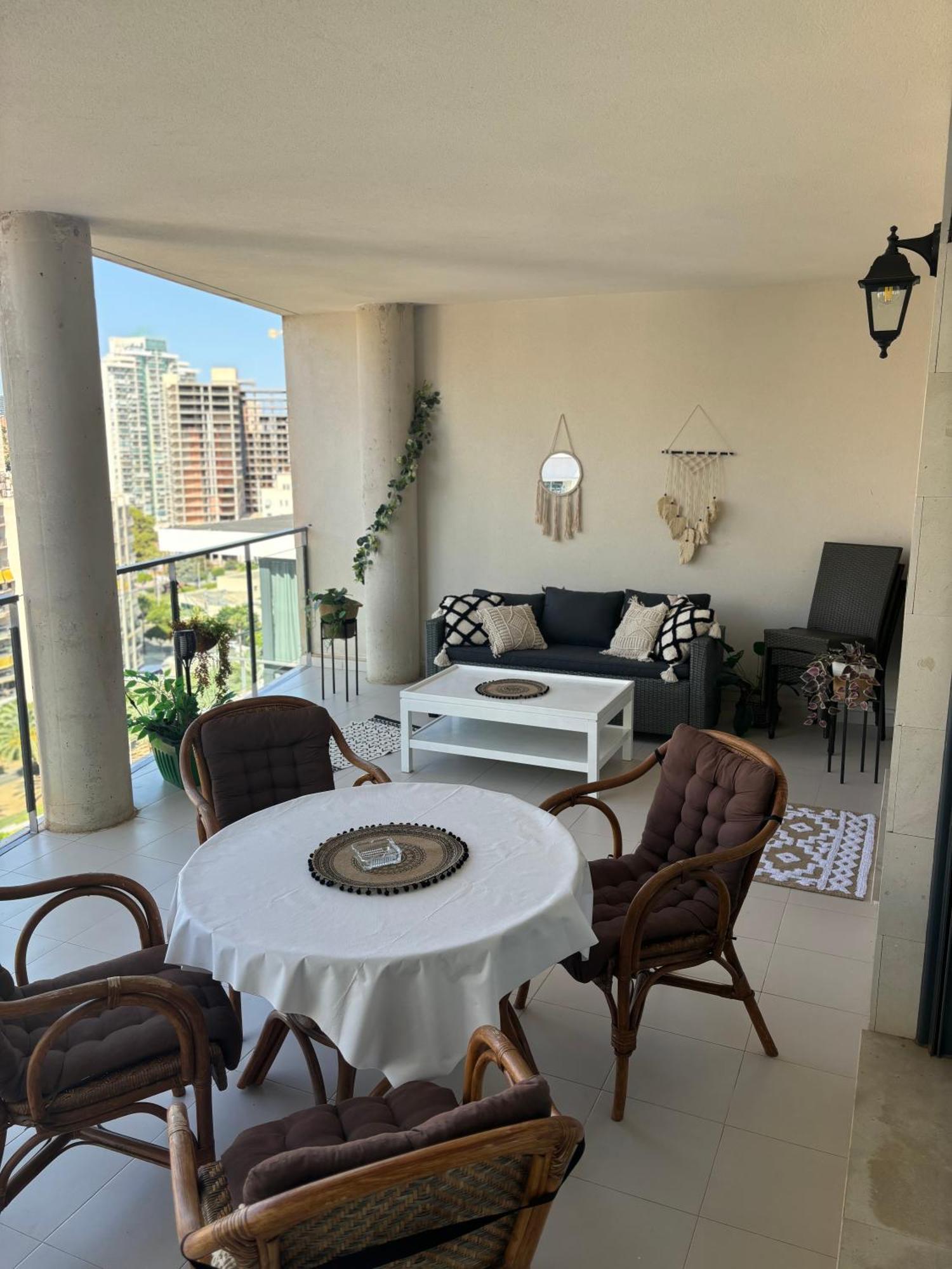 Oasis Cala Alta New 120qm Free Parking, Pool, 2 Bath, 3bdr, Wi-fi, Air-condit Apartment *
