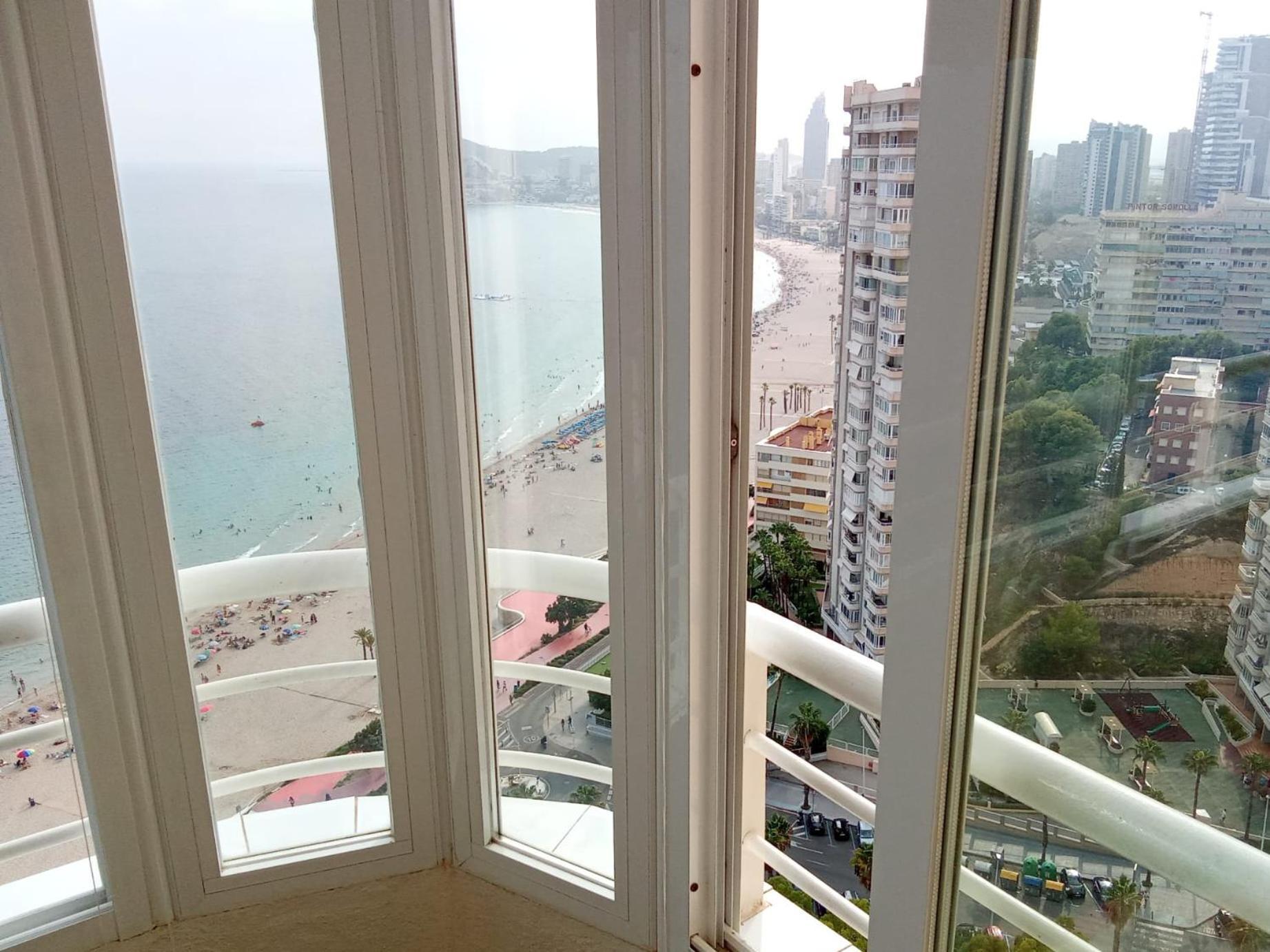 Nuevo Apto Balcon De Poniente 1 A Linea Playa Torre 2 Luxe Sm Con Aire, Piscina,jar Vistas Espectaculares Al Mar De Apartment Benidorm