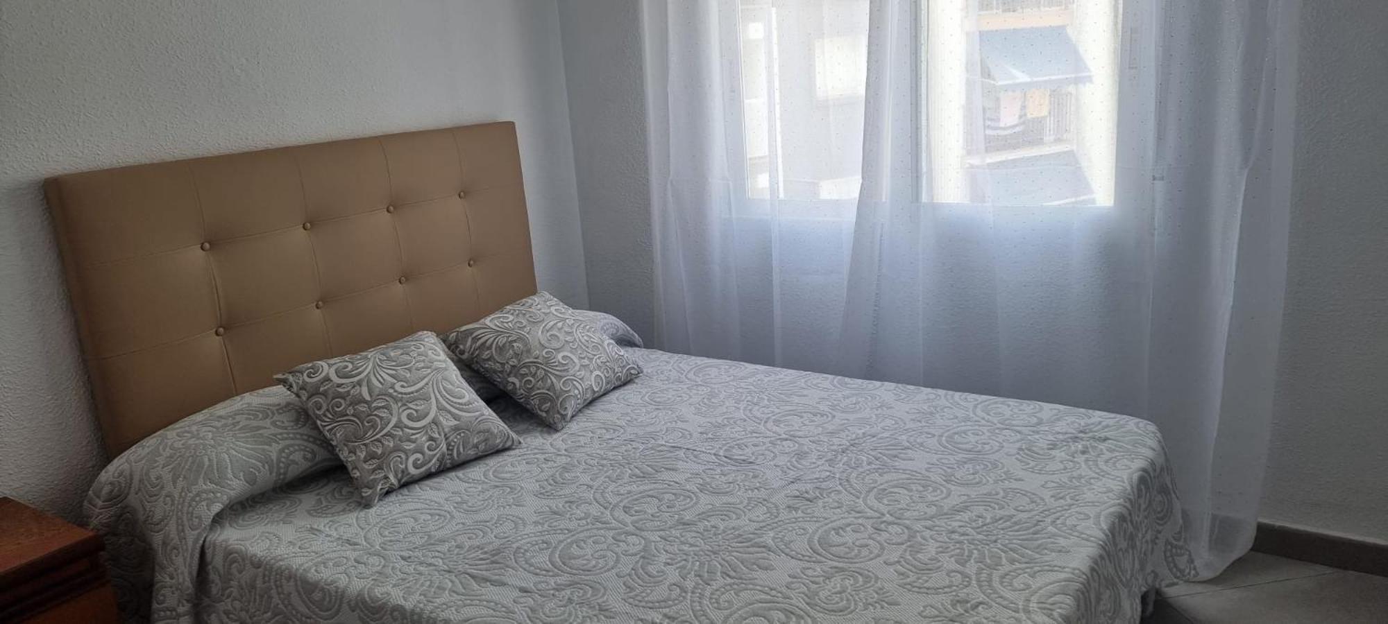 2 A 100 M De La Playa De Poniente Homestay