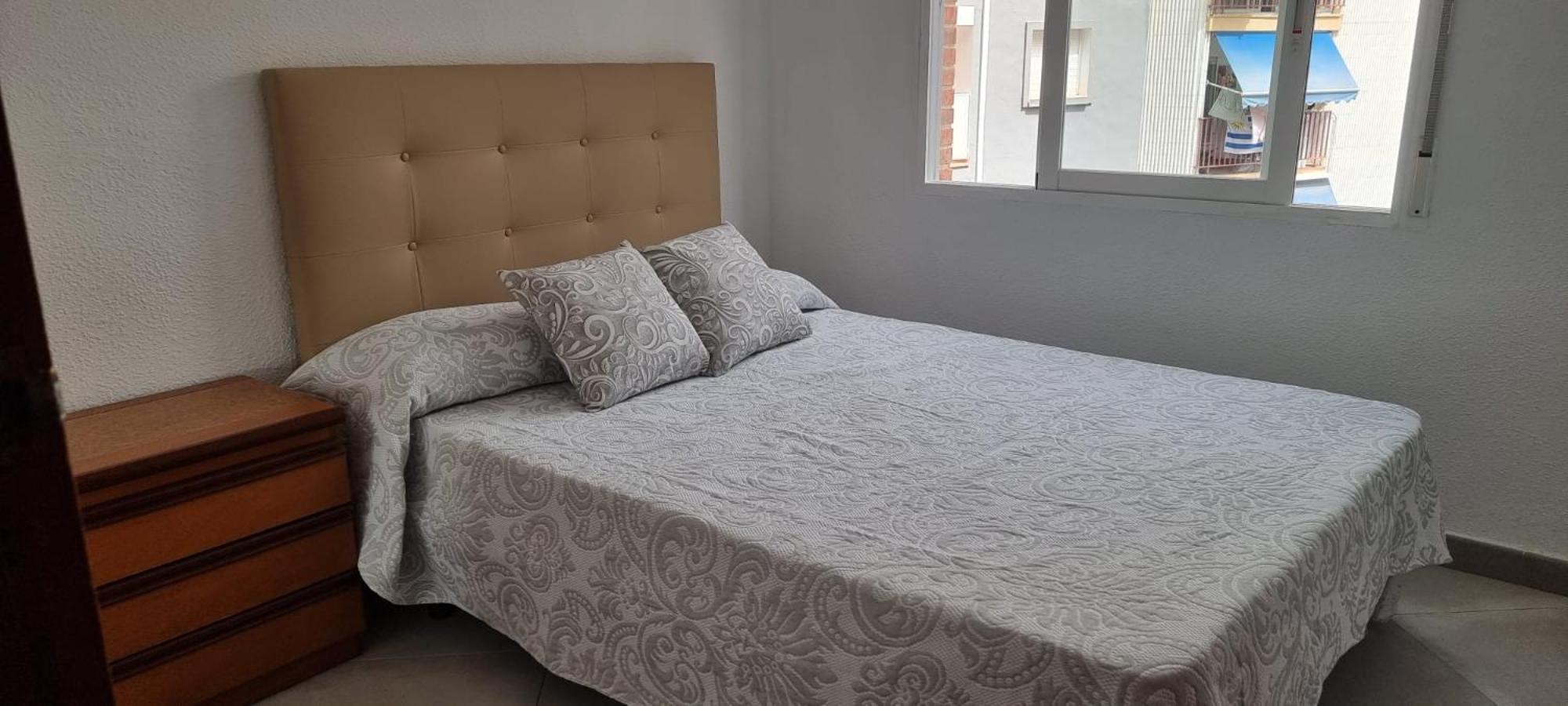 2 A 100 M De La Playa De Poniente Homestay *