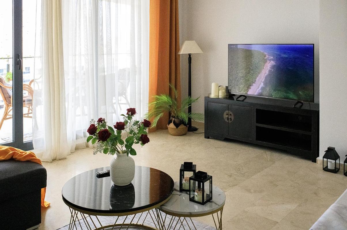 Oasis Cala Alta New 120qm Free Parking, Pool, 2 Bath, 3bdr, Wi-fi, Air-condit Apartment *