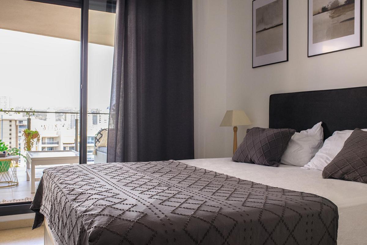 Oasis Cala Alta New 120qm Free Parking, Pool, 2 Bath, 3bdr, Wi-fi, Air-condit Apartment Benidorm