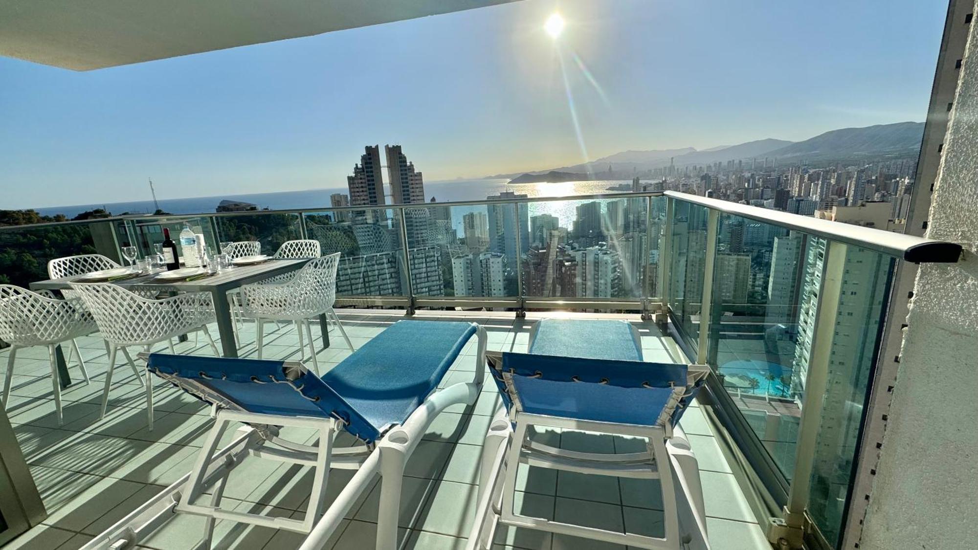 Highrise With Stunning Views From Private Balcony 85 Apartment *