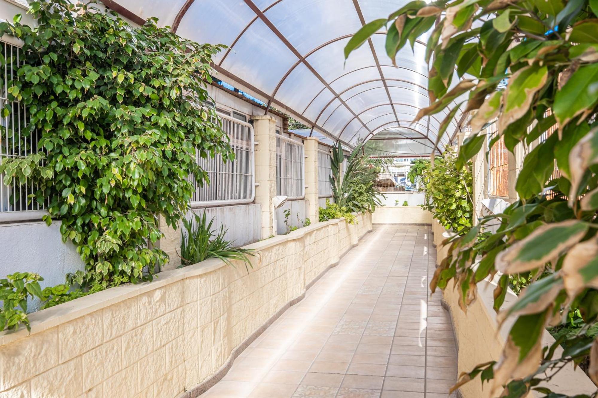 Damas 23-e Levante Apartment