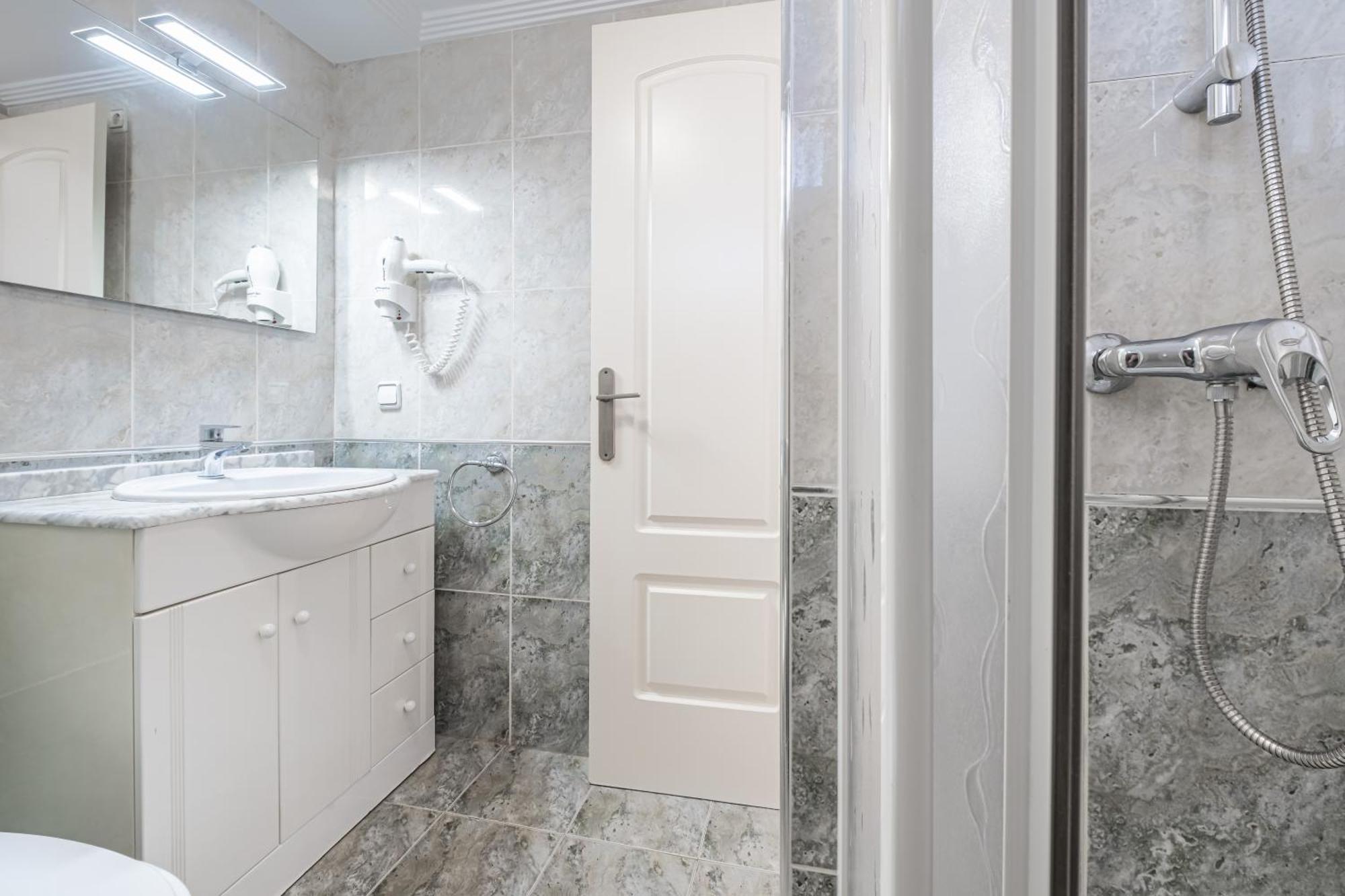 Damas 23-e Levante Apartment