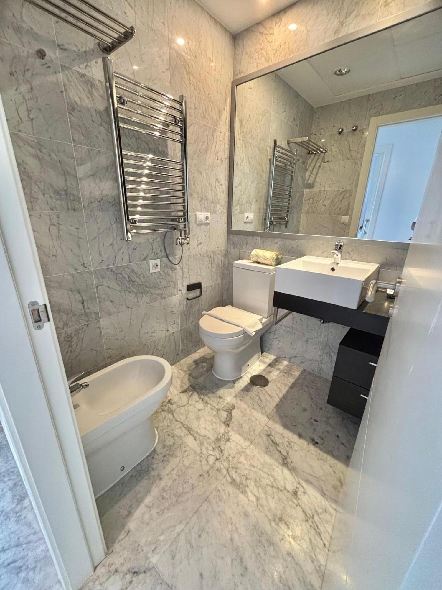 Gemelos 28 10-c Levante Apartment