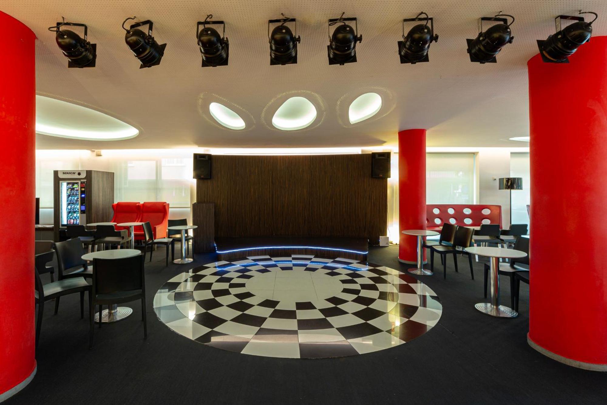 Oasis Plaza 3*