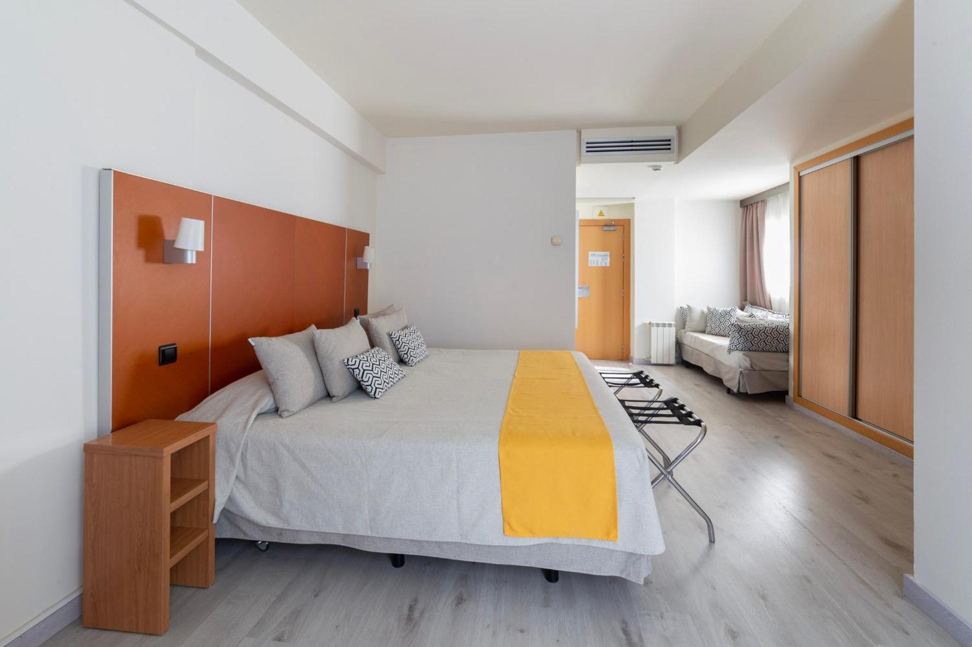 Oasis Plaza Hotel 3*