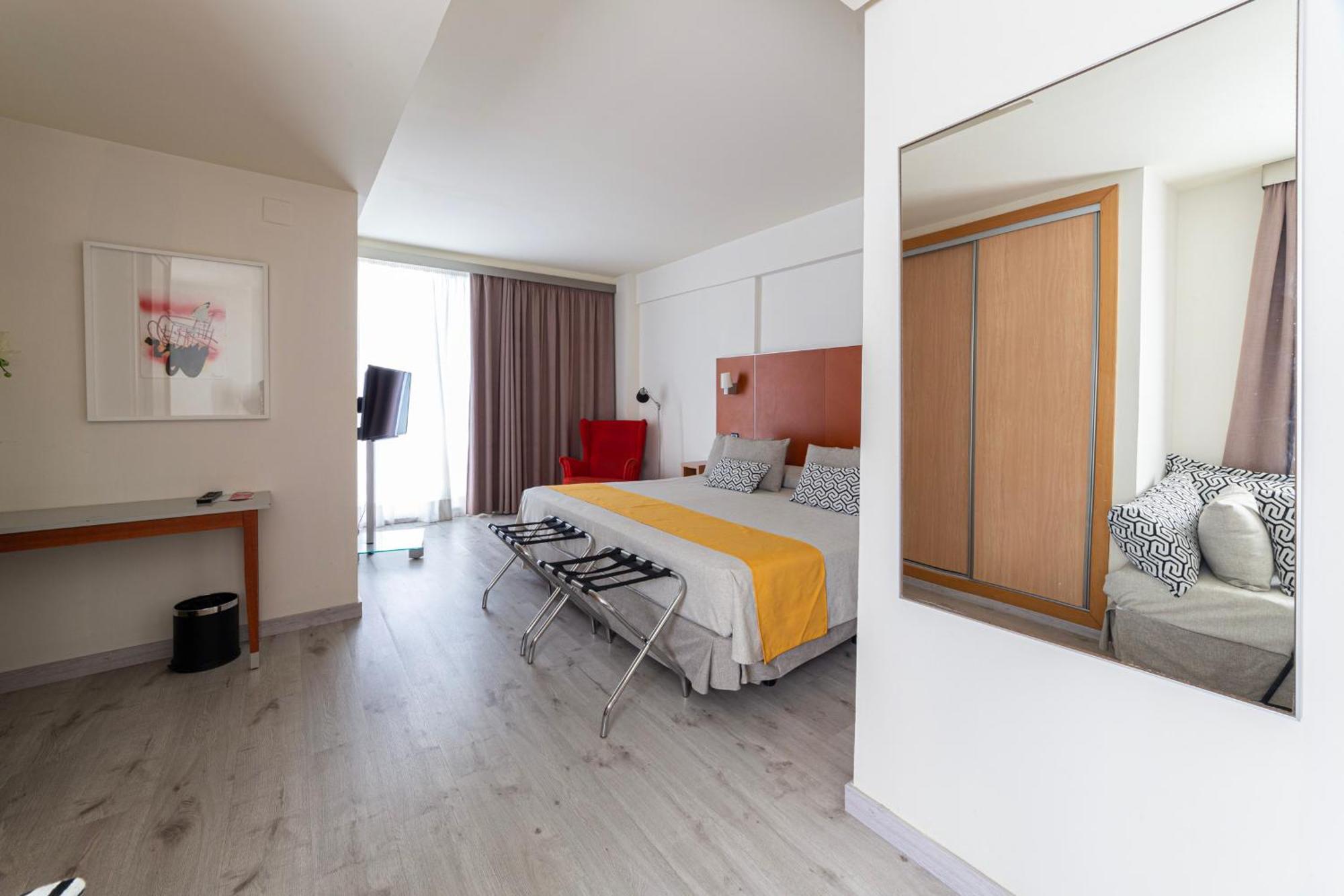 Oasis Plaza 3*