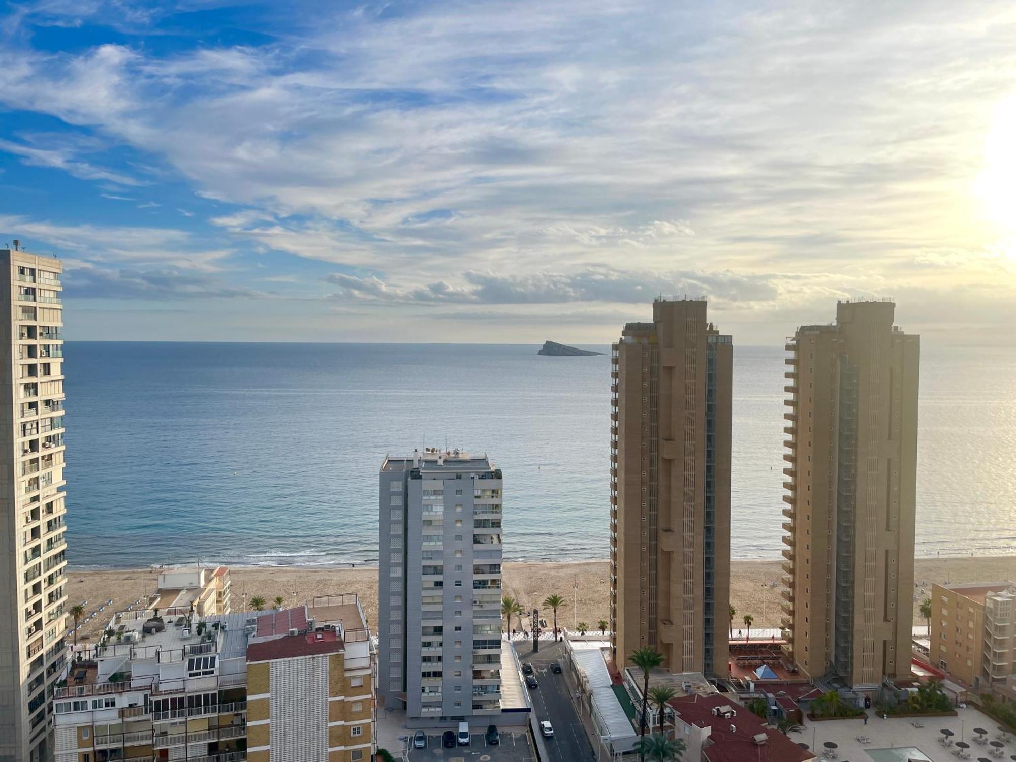 Con Jacuzzi, Sauna, Gimnasio Y Piscina Enfrente Del Mar