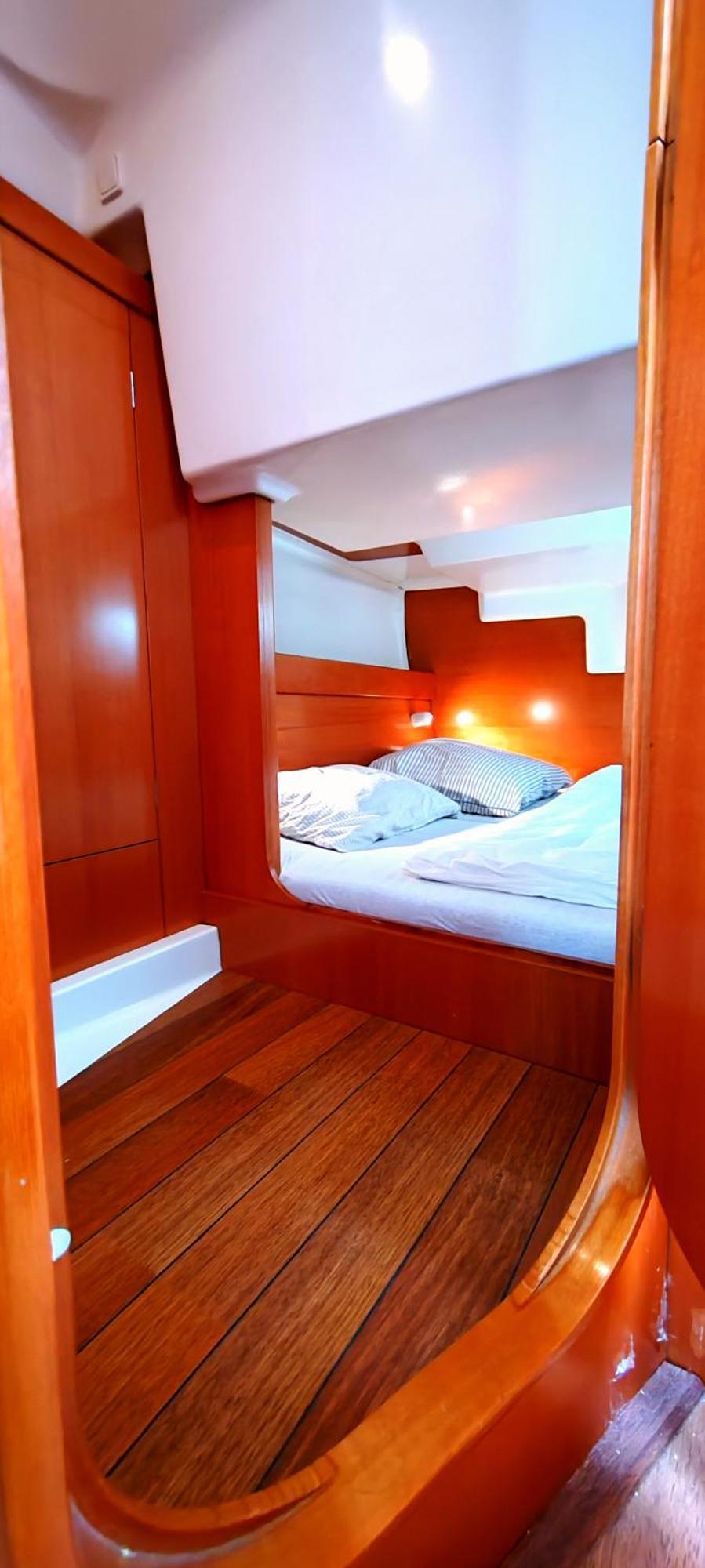 Motor Yacht Alicante Botel