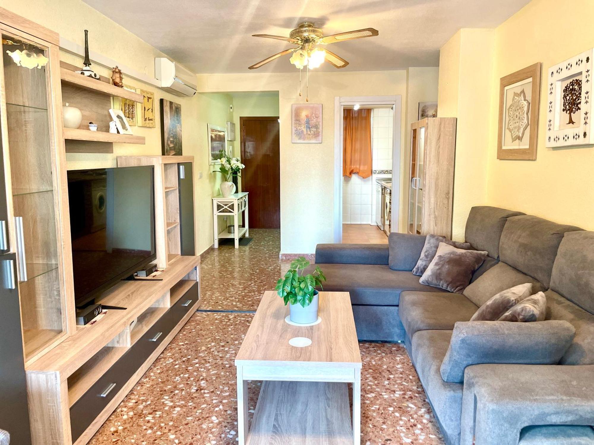 Amplio Con Piscina Y Pistas De Tenis En Apartamento
