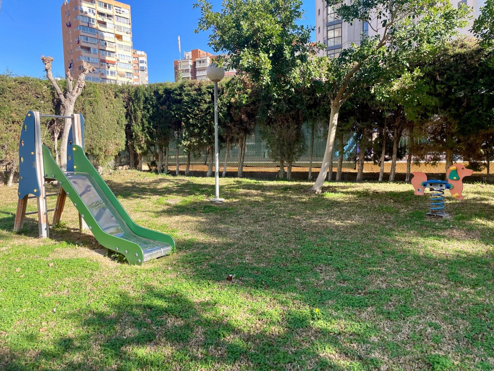 Apartamento Amplio Con Piscina Y Pistas De Tenis En