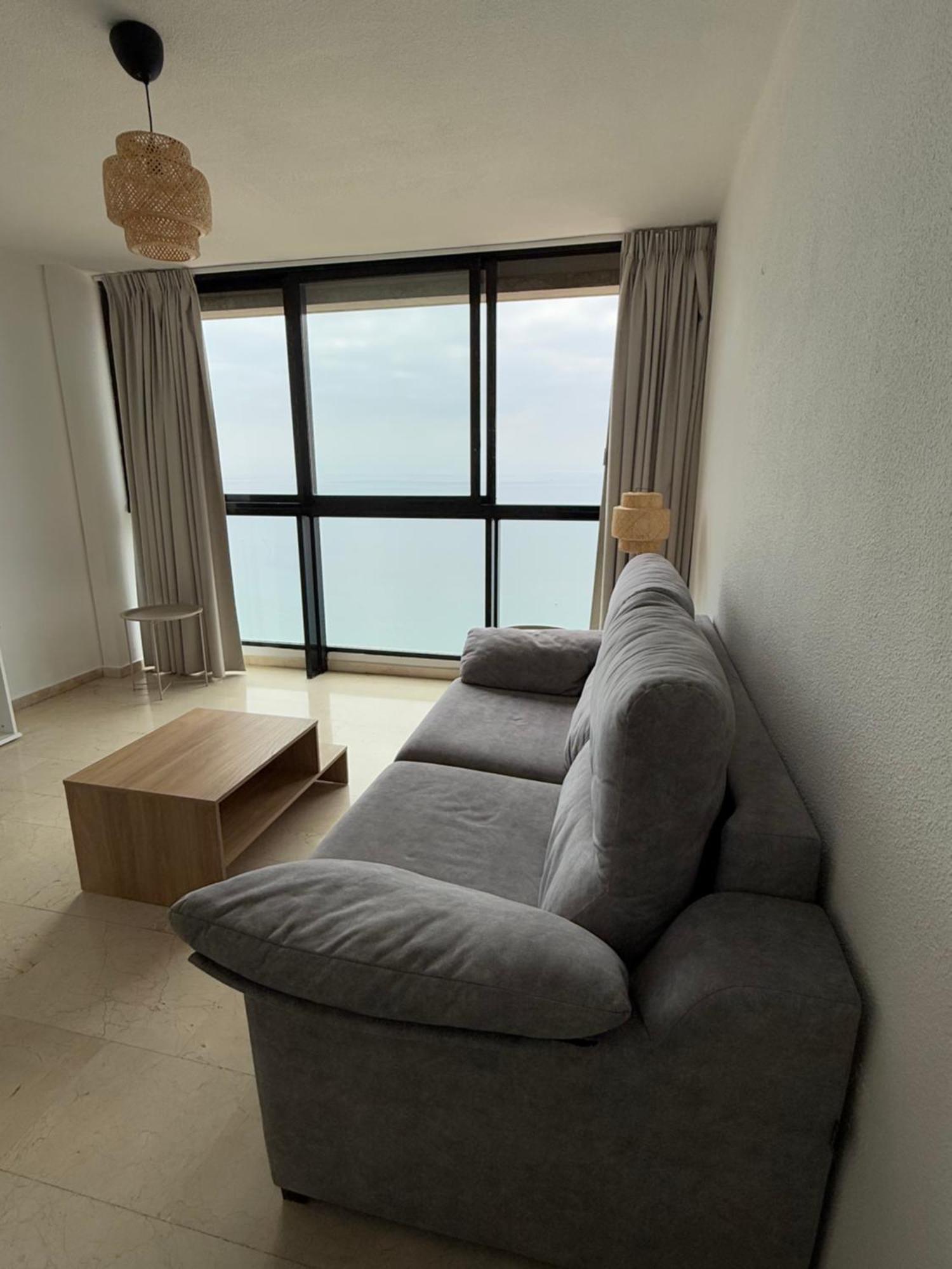 Apartment Primera Linea De Playa, Benidorm. *