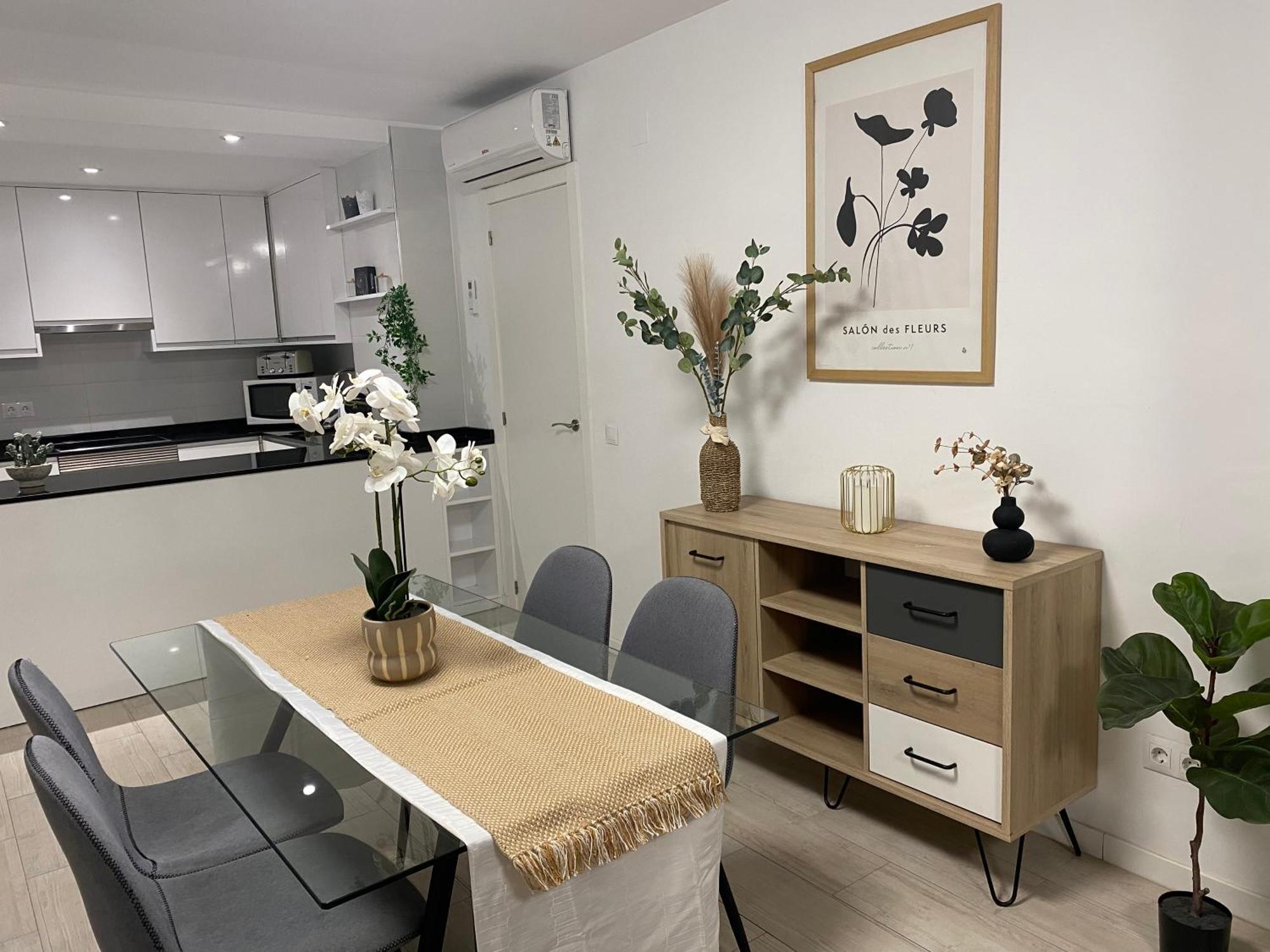 Apartment Ensueno 1a Linea Playa Poniente 6 Pax Parking Wifi Y Ac