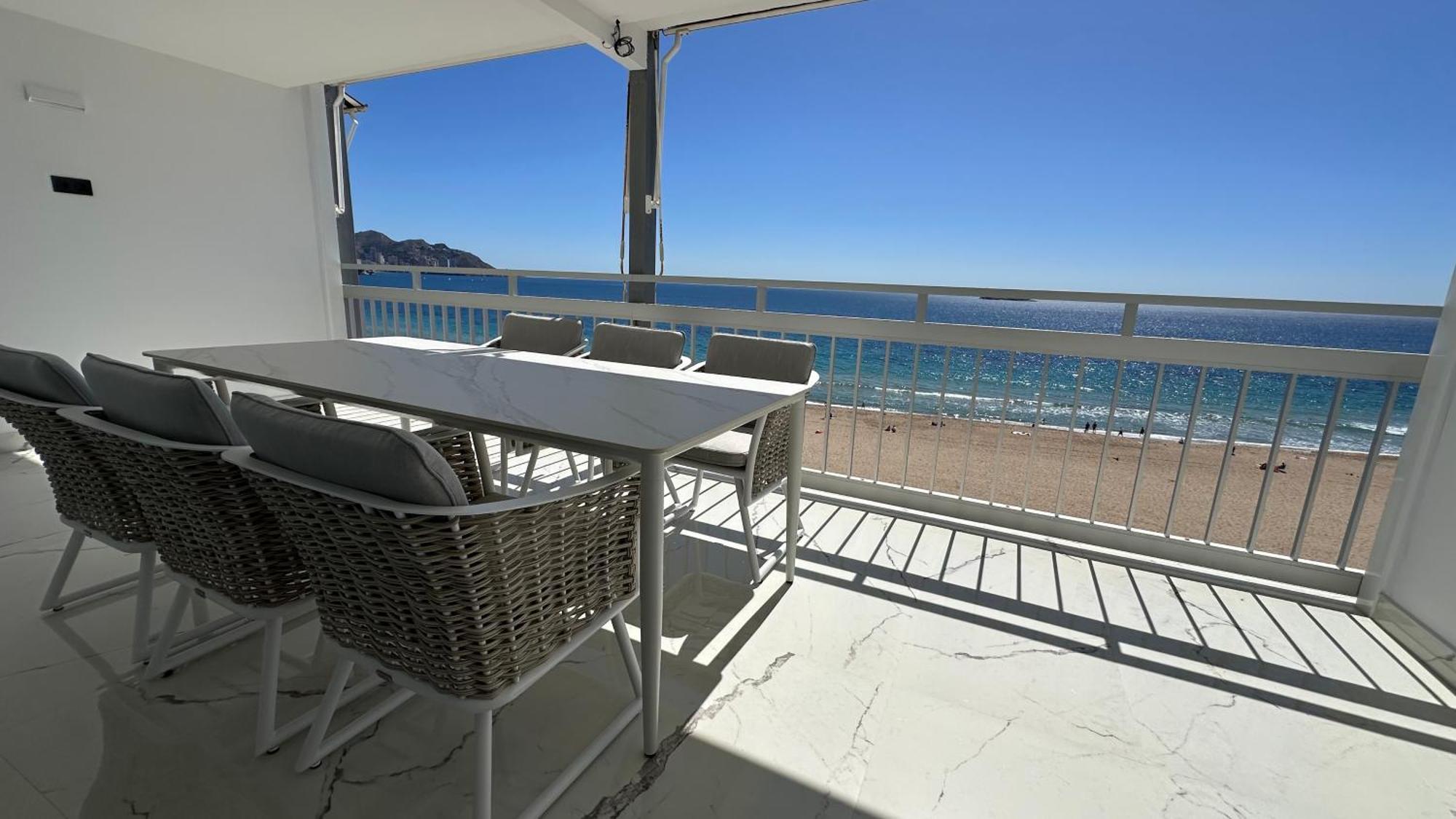 Apartment Esmeralda, Beachfront Poniente, 1st Line Frontal Seaview, Ocean Terrace Benidorm