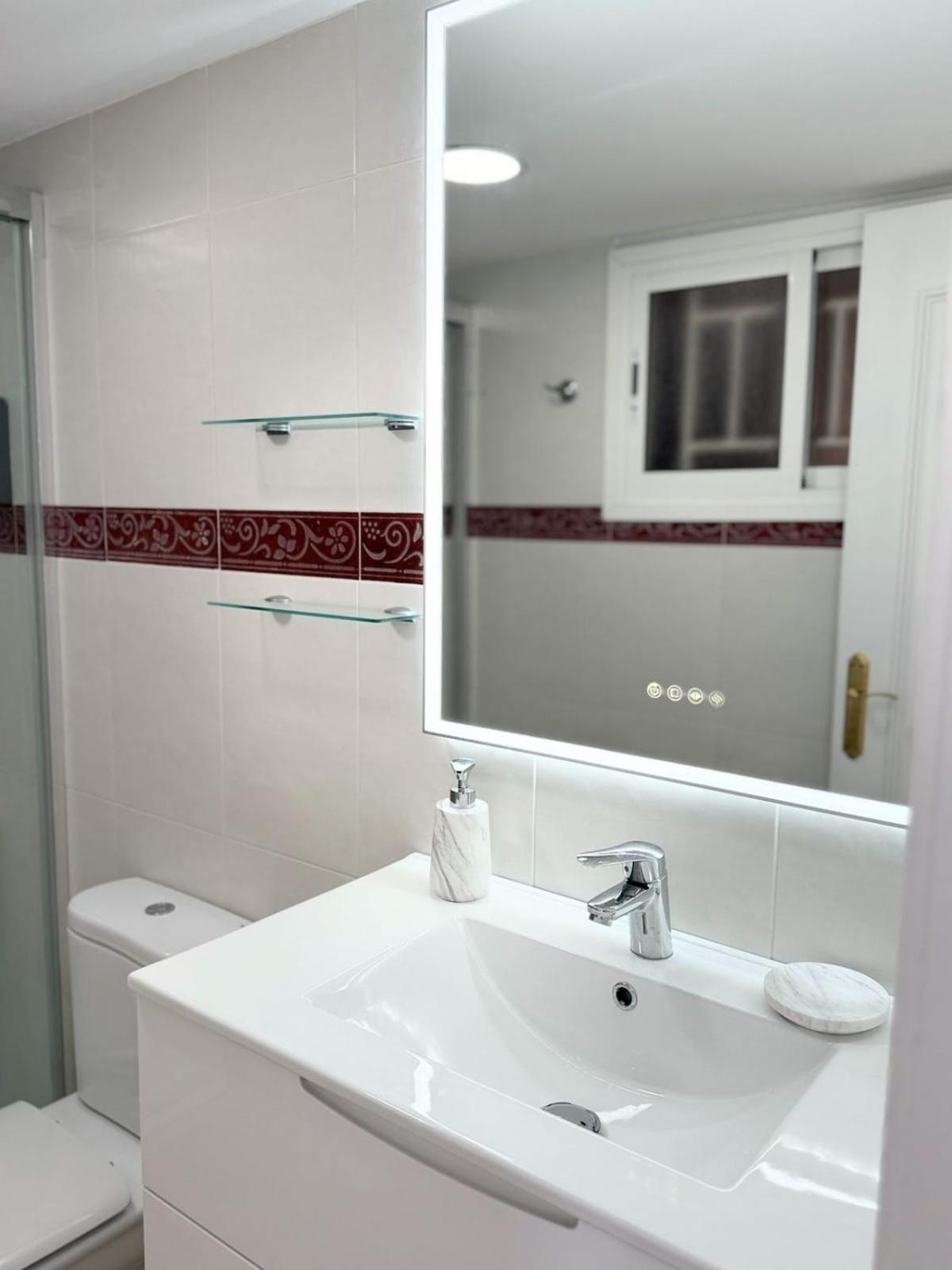 Apartamento A Estrenar Con Vistas A La Playa De Levante Con Plaza De Garaje * Benidorm