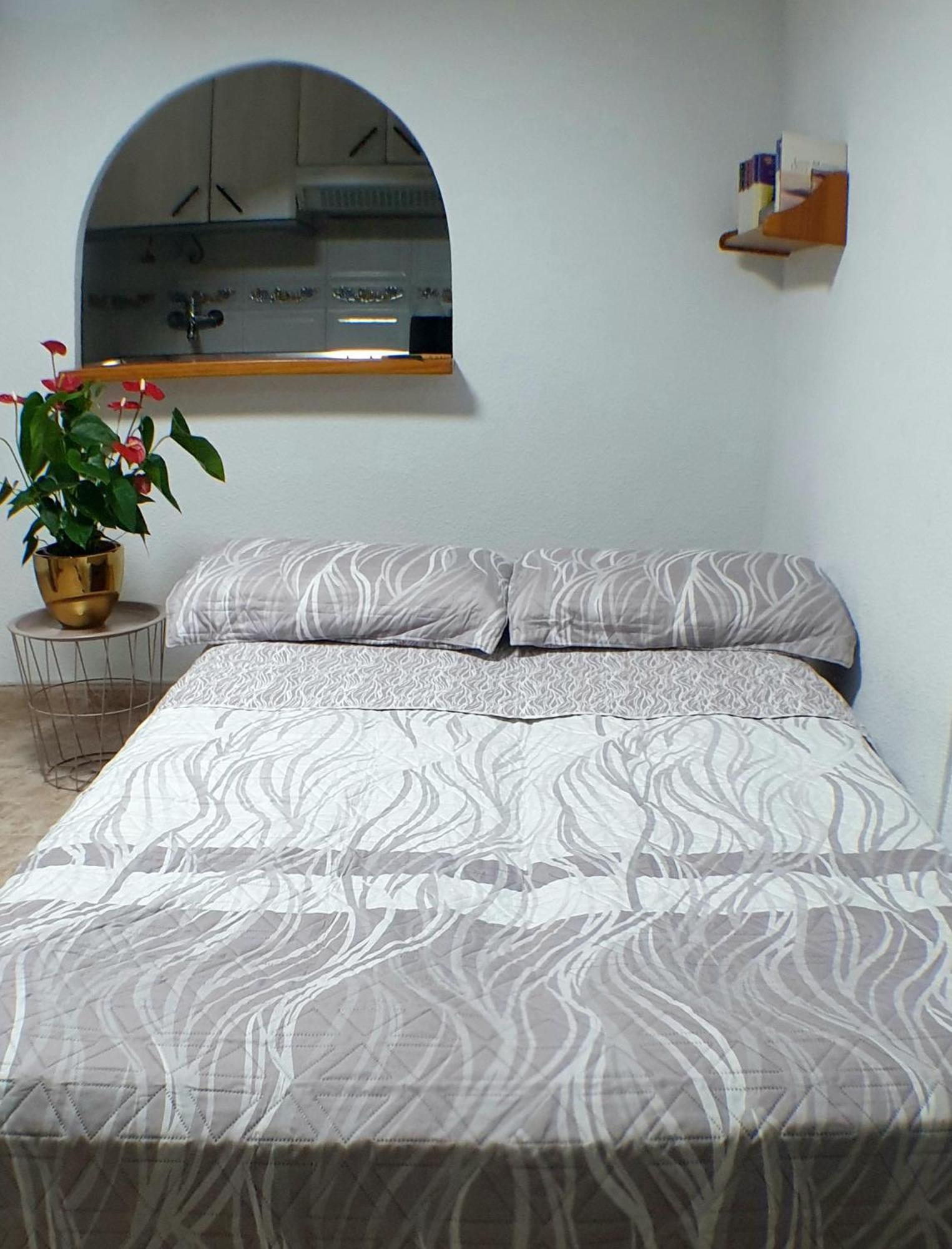 Apartment California En Benidorm, 1 Min Playa Levante, Wi-fi, Ac Y Parking *