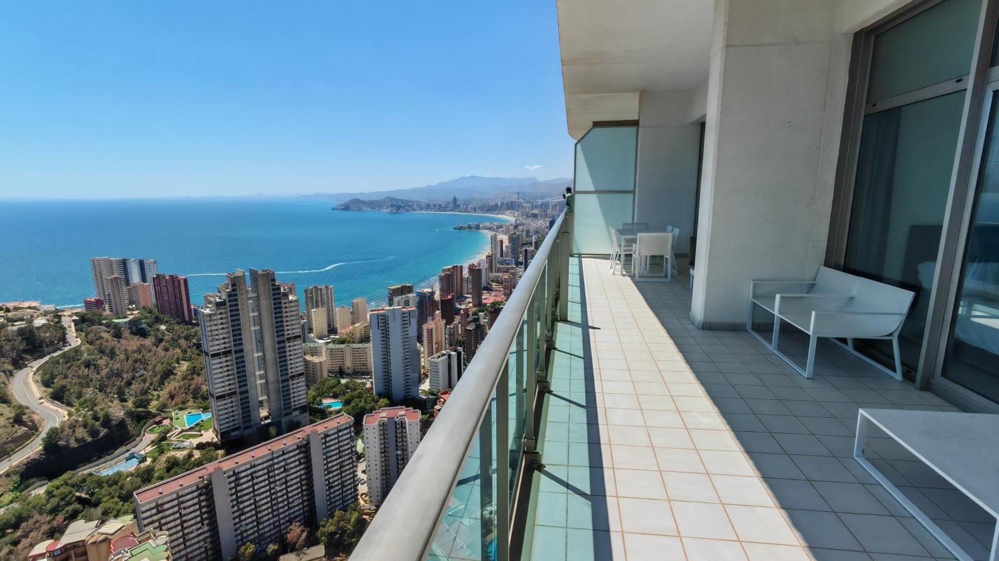 Luxury On The 41st Floor With Stunning Sea Views