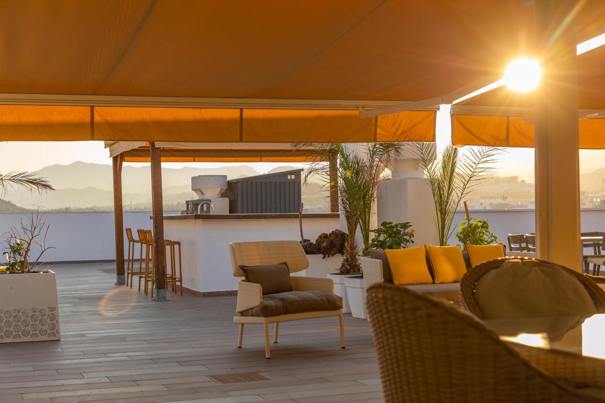 Atico Con Enorme Terraza Y Chill Out Particular