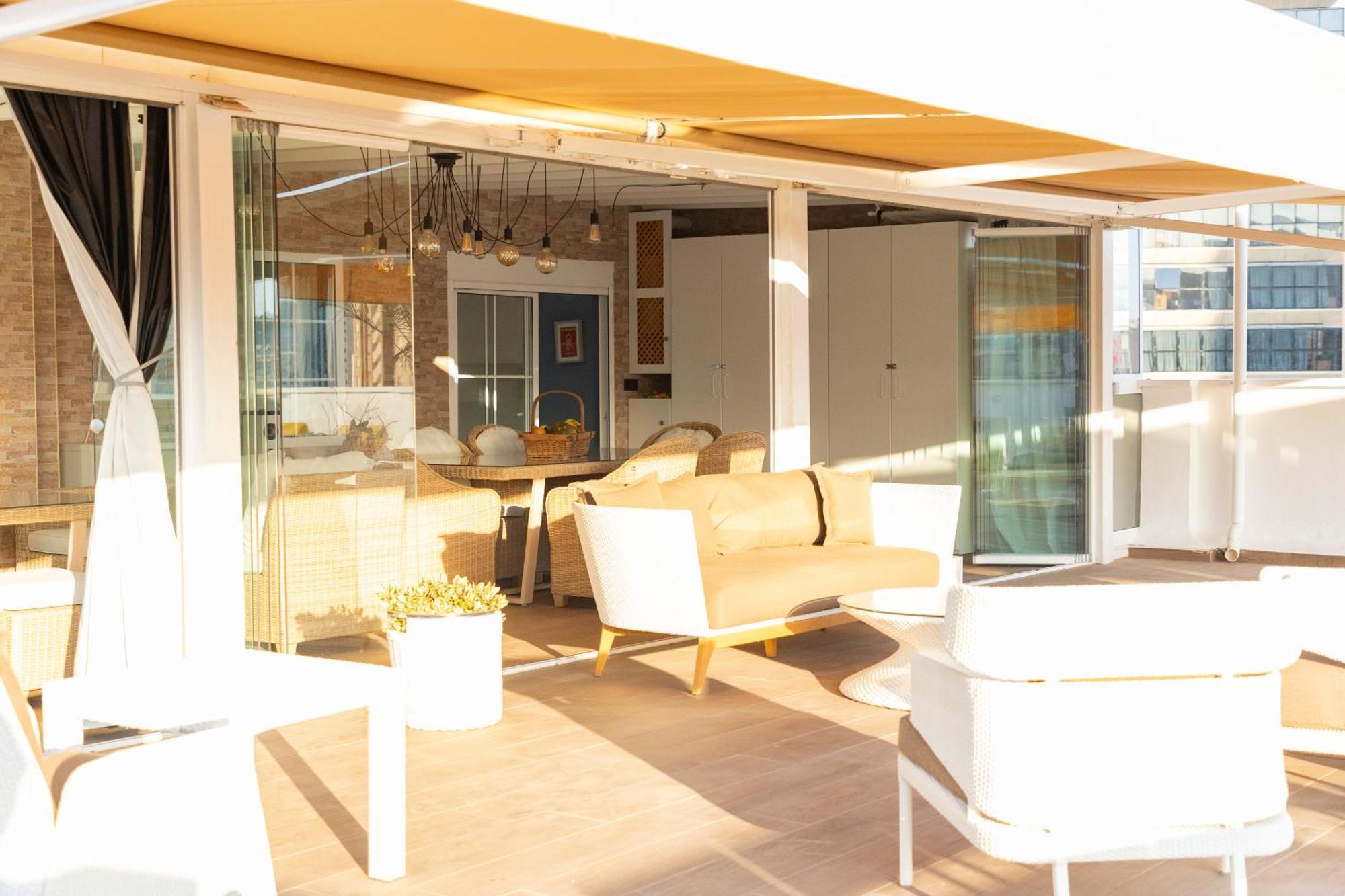 Atico Con Enorme Terraza Y Chill Out Particular