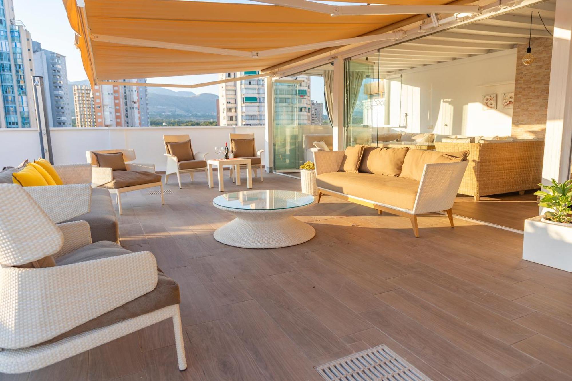 Atico Con Enorme Terraza Y Chill Out Particular