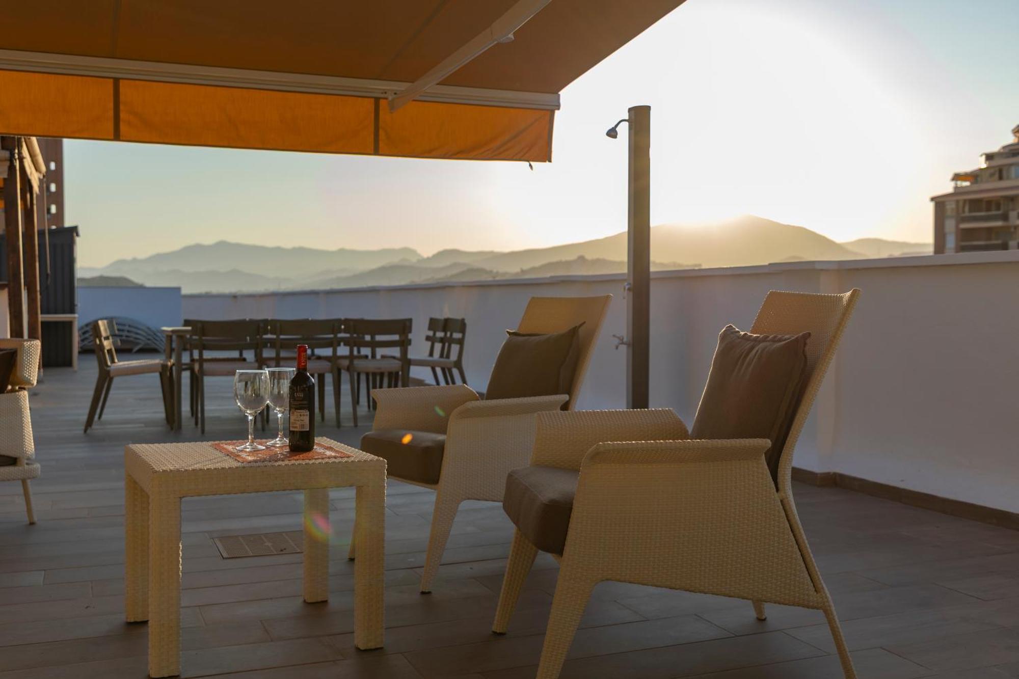 Atico Con Enorme Terraza Y Chill Out Particular Apartment *