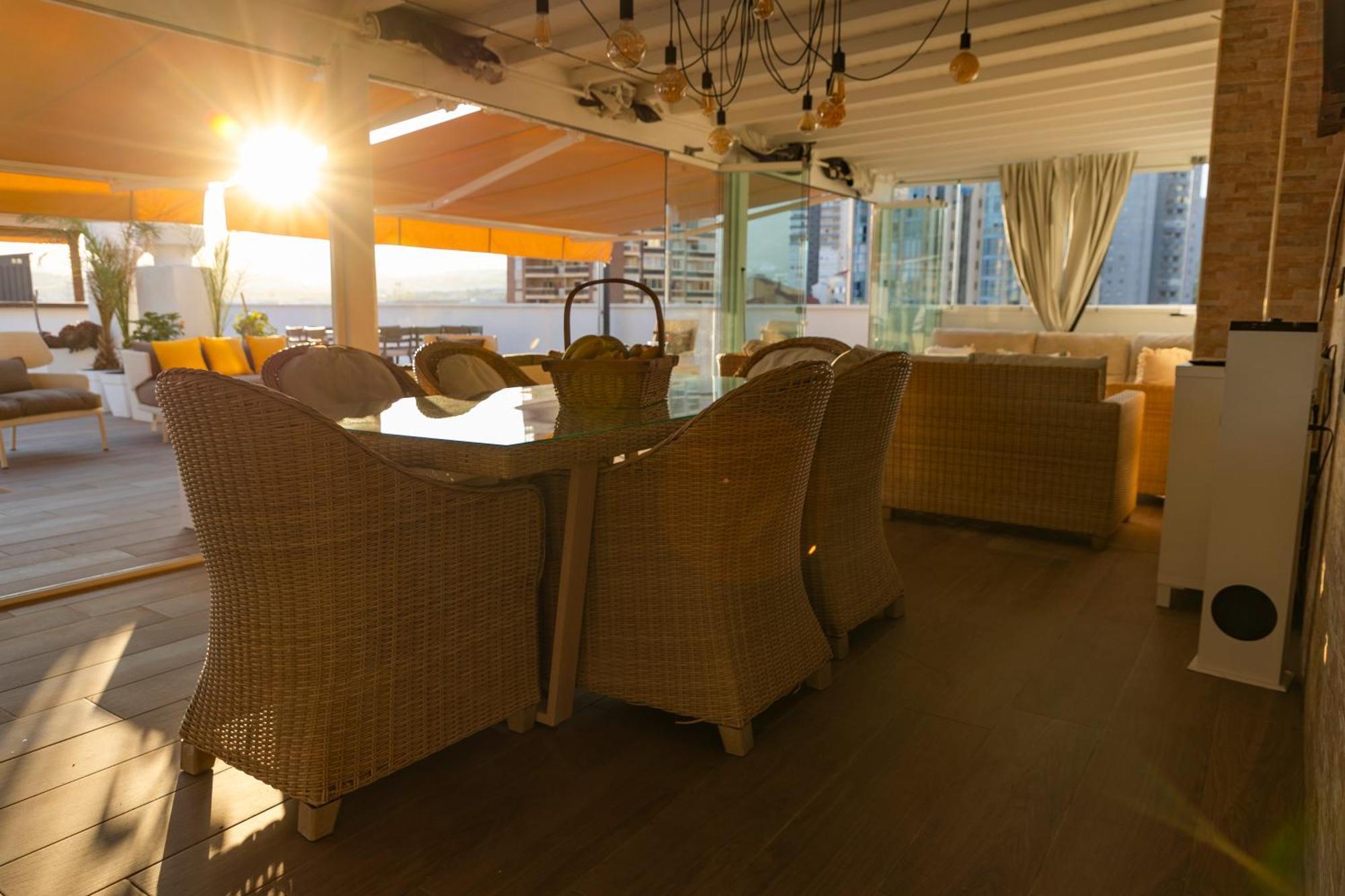 Atico Con Enorme Terraza Y Chill Out Particular * Benidorm