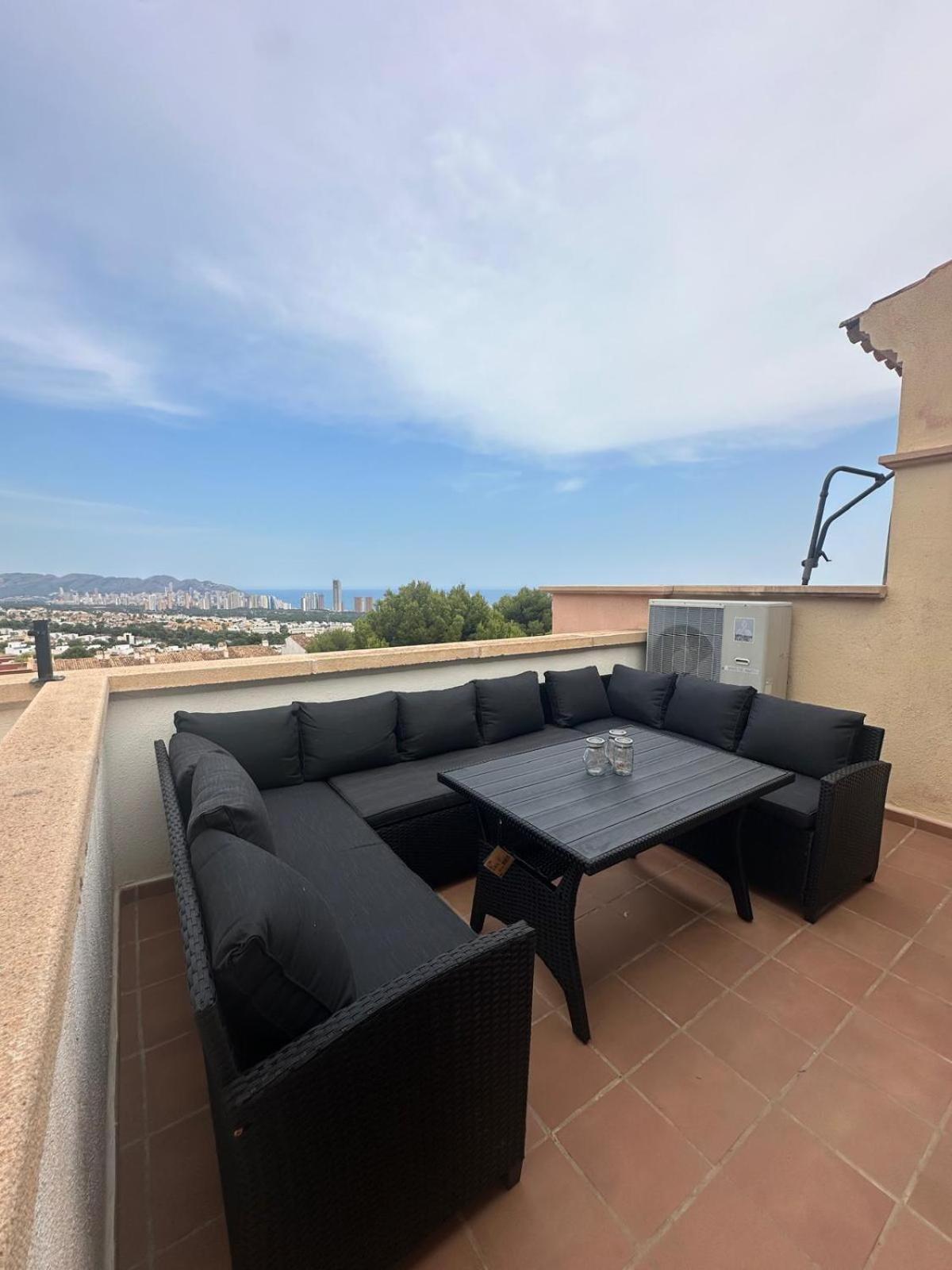 Urbanizacion Sierra Cortina Casa O Holiday home *