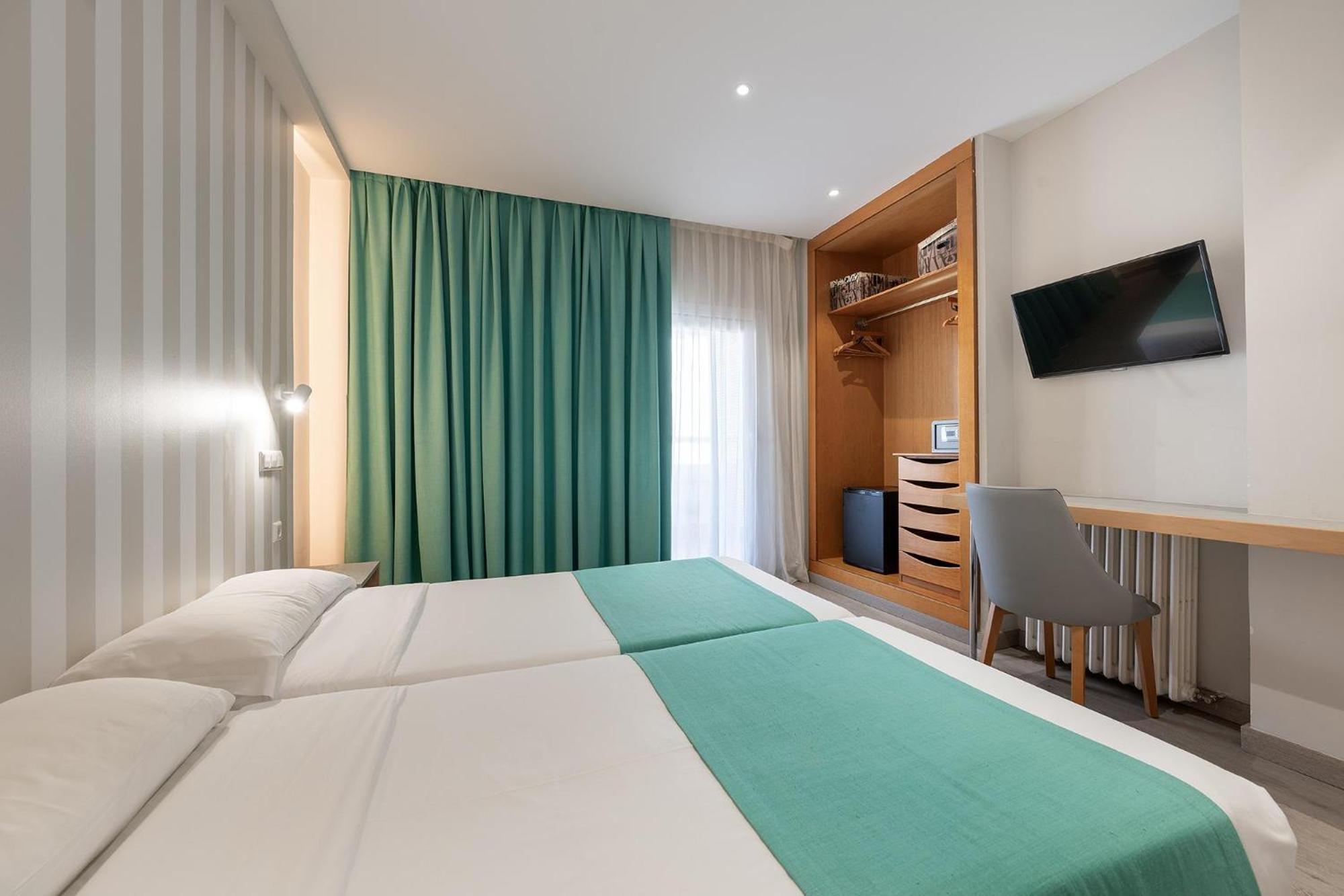 Poseidon Apartahotel 3*