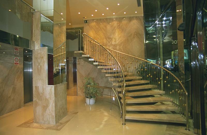 Avenida 4*