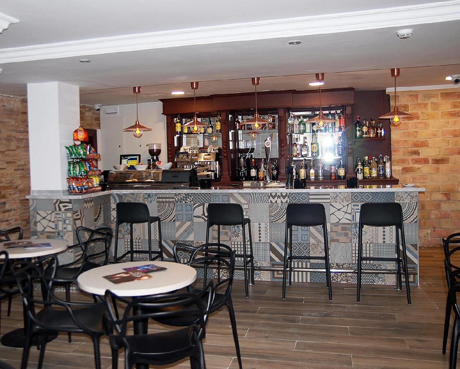 Hotel Queens - Adults Only