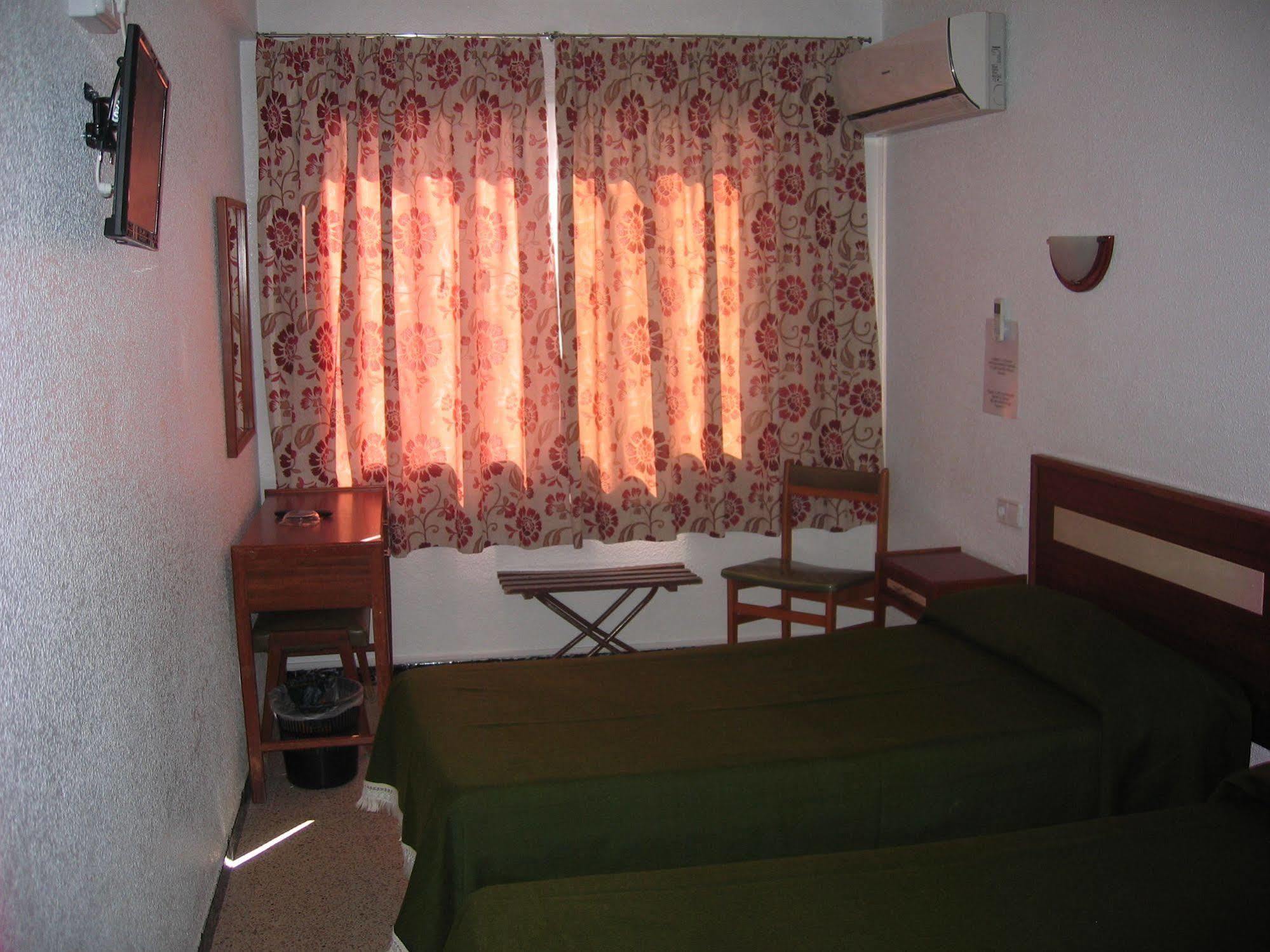 Condestable Hotel *