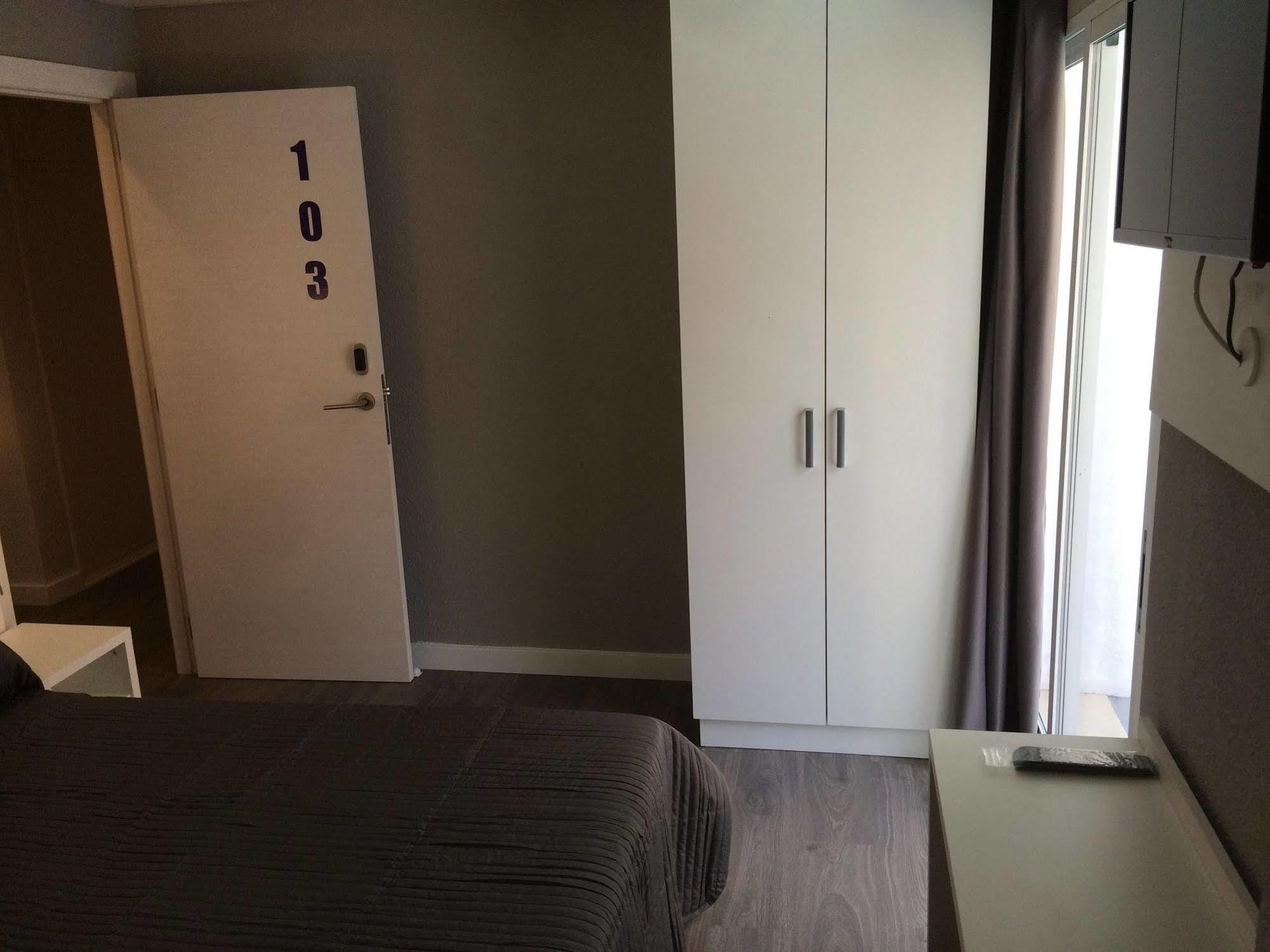 Guest house Hostal Boutique Bbb Auto Check In Benidorm