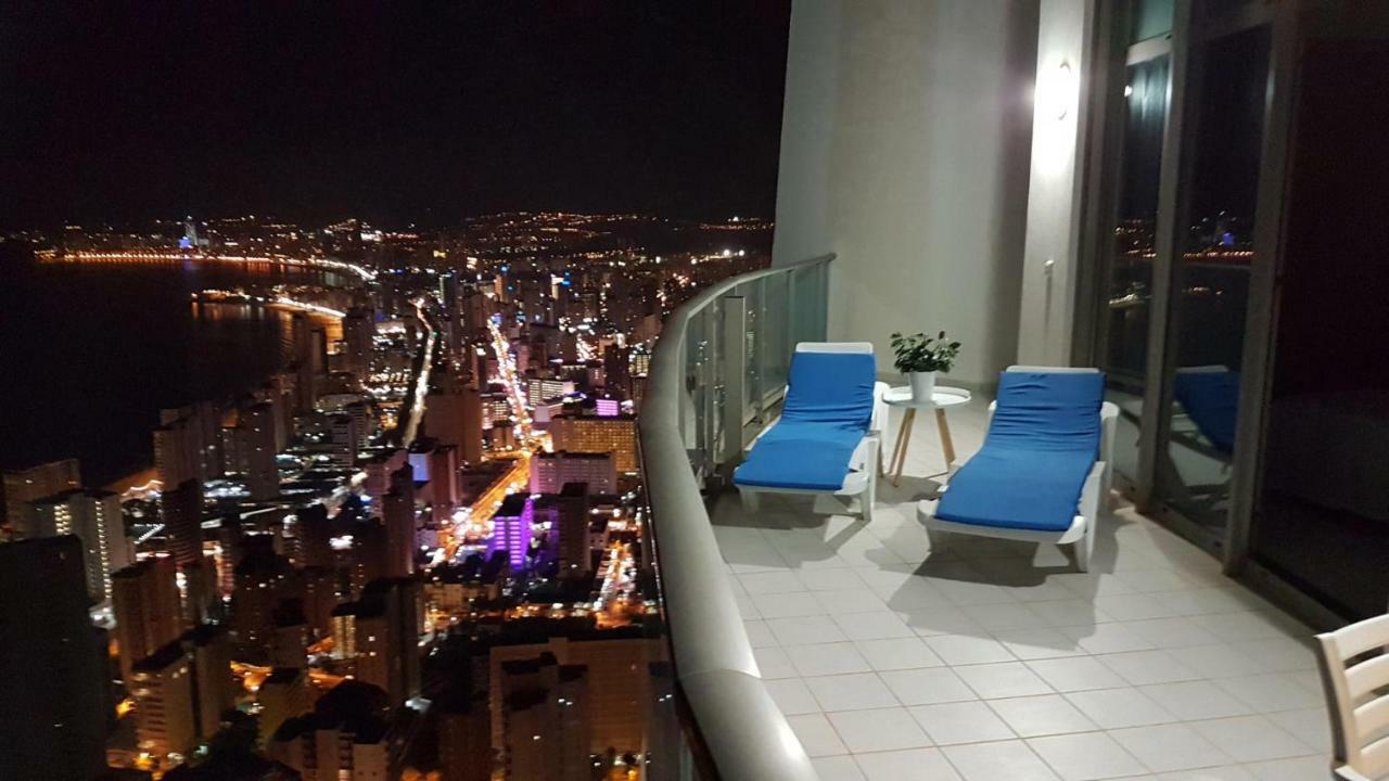 Deluxe Penthouse On The 42nd Floor With Amazing Sea Views