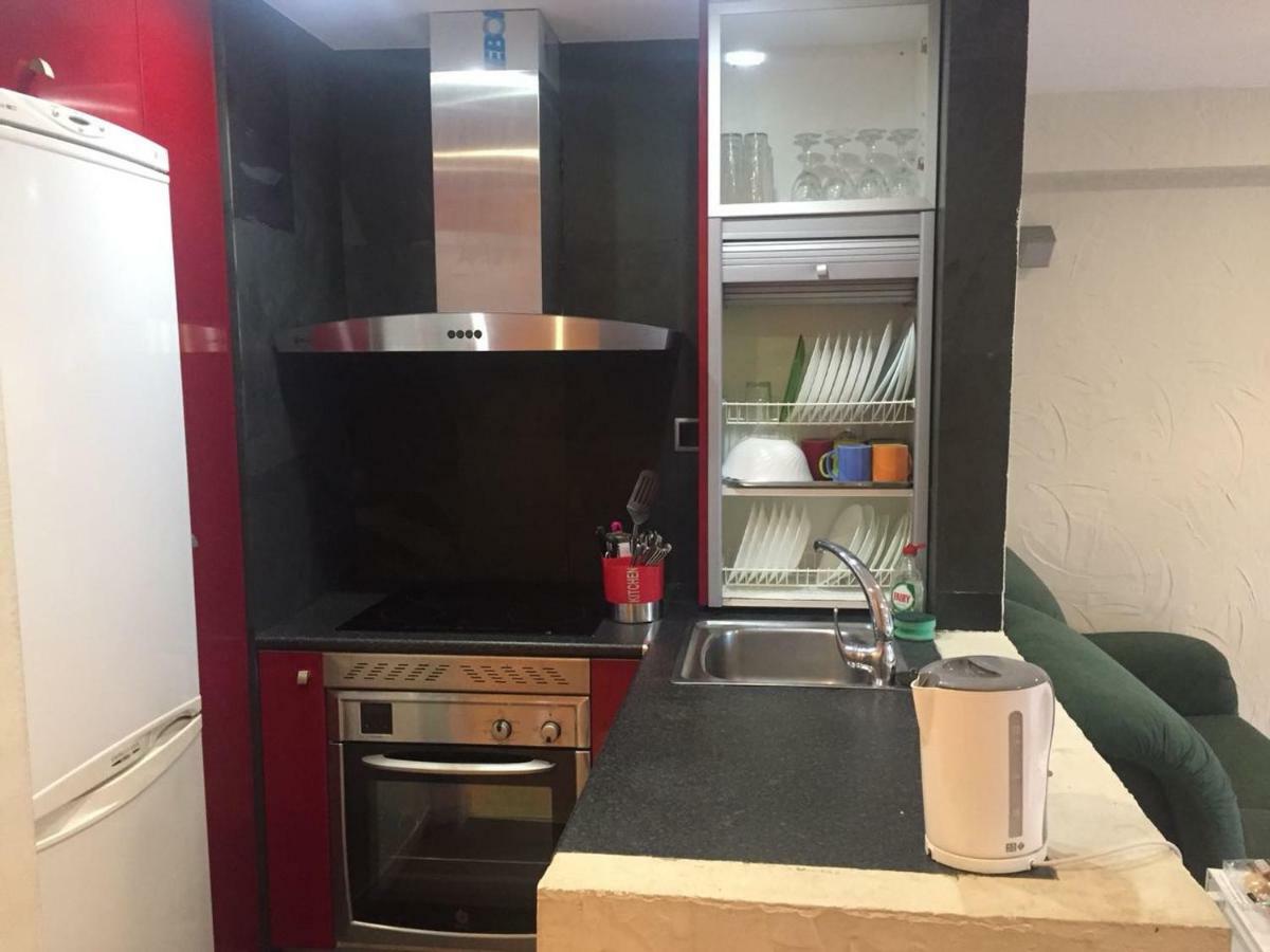 First Line Apartment *