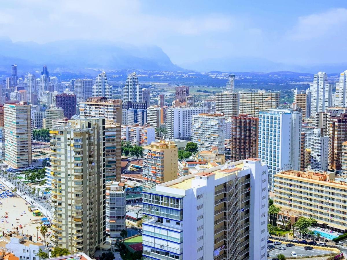 с видом на море и горы Benidorm