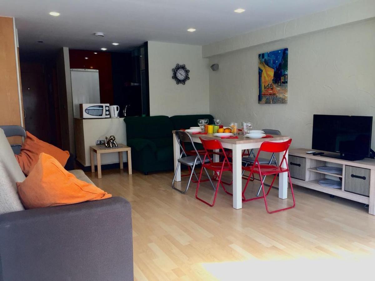 First Line Apartment *