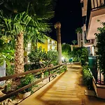 Apartamentos Palm Court