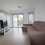 Moderno Y Bonito Apartamento En Primera Linea De Playa De Poniente