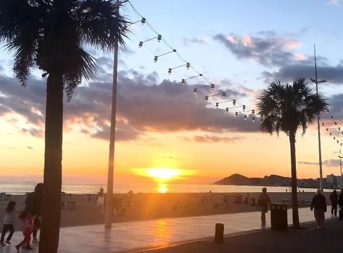 Apartamento California En Benidorm, 1 Min Playa Levante, Wi-Fi, Ac Y Parking