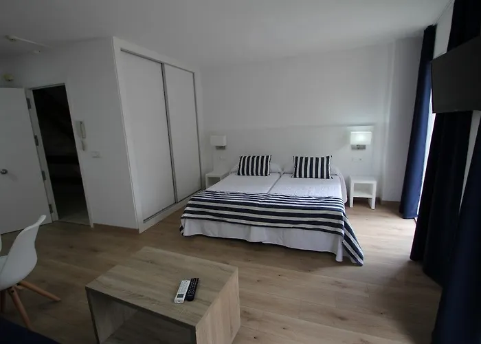 La Mar Apts