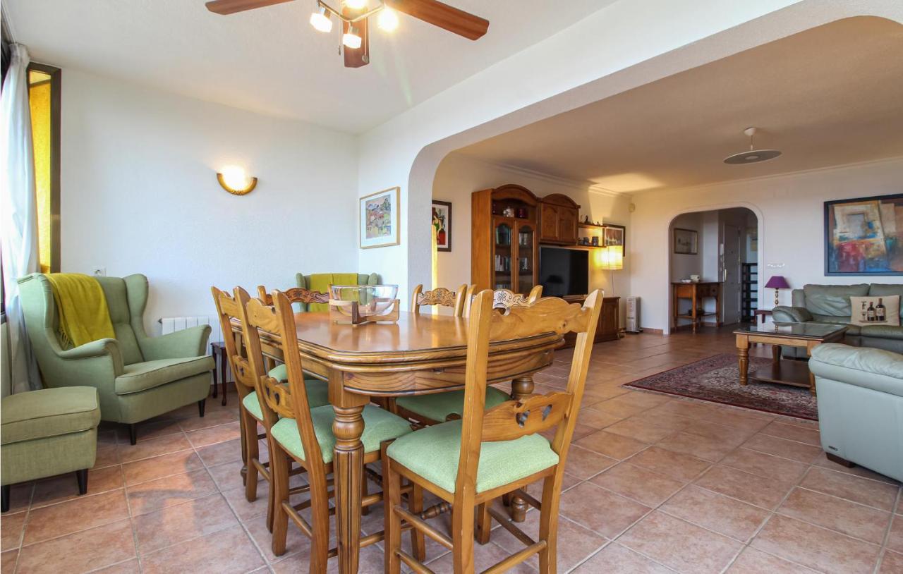 Three-bedroom In Apartment