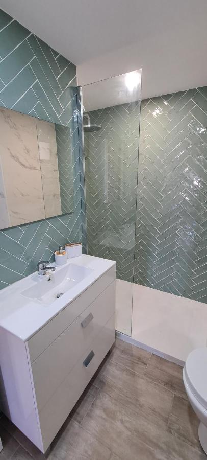Apartment Gerona On The Strip With Pool & Parking *