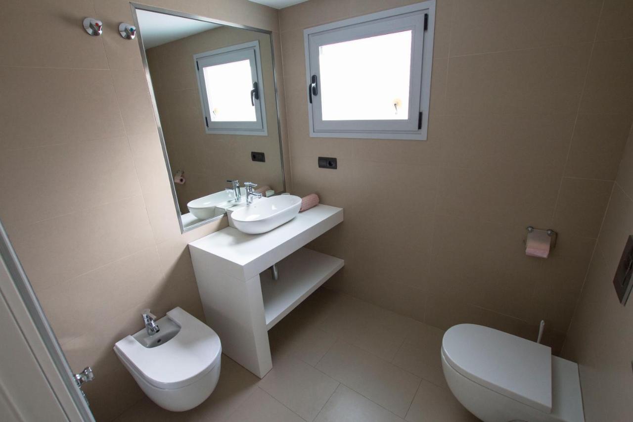 Moderno Y Bonito Apartamento En Primera Linea De Playa De Poniente Apartamento